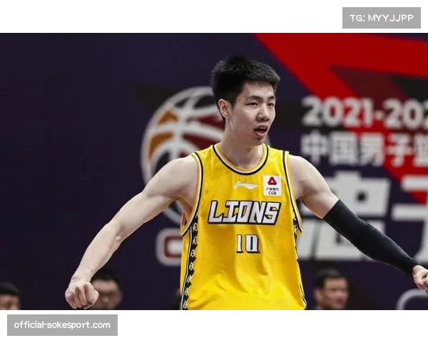 【2026年4月CBA联赛·赛中·特写特写：朱俊龙血染赛场，简单包扎后重新登场命中底角三分